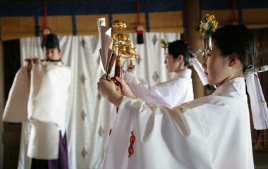 伝統的な巫女の舞